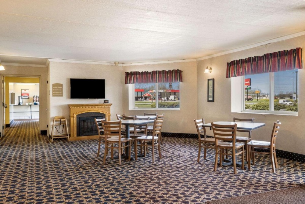 Econo Lodge Darien Lakes Image 13