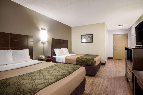 Econo Lodge Darien Lakes image 23