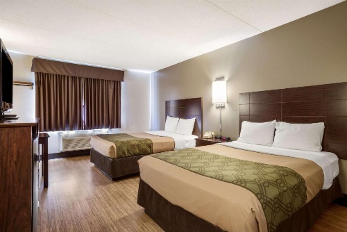 Econo Lodge Darien Lakes image 25