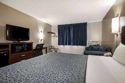 Econo Lodge Darien Lakes image 29