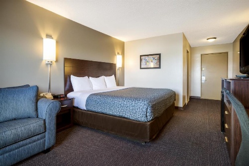 Econo Lodge Darien Lakes image 36