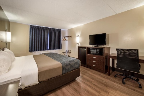 Econo Lodge Darien Lakes image 41