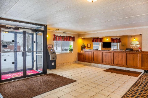 Econo Lodge Darien Lakes image 49