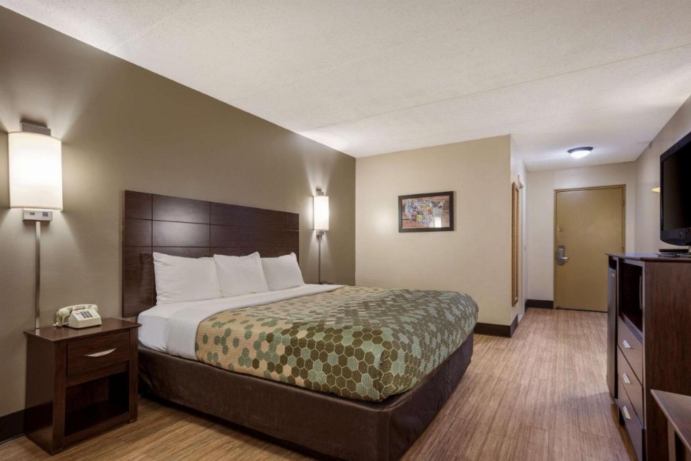 Econo Lodge Darien Lakes Image 6